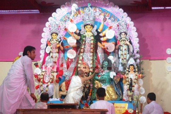 Bijoya Dasami ringing bell  for Deviâ€™s adieu for another year : Devotees throng to puja pandals on the occasion of 'Maha Navami'  